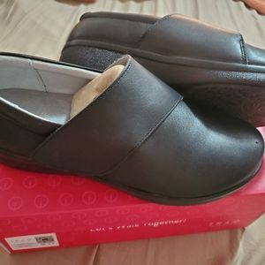 TRAQ by alegria shoes